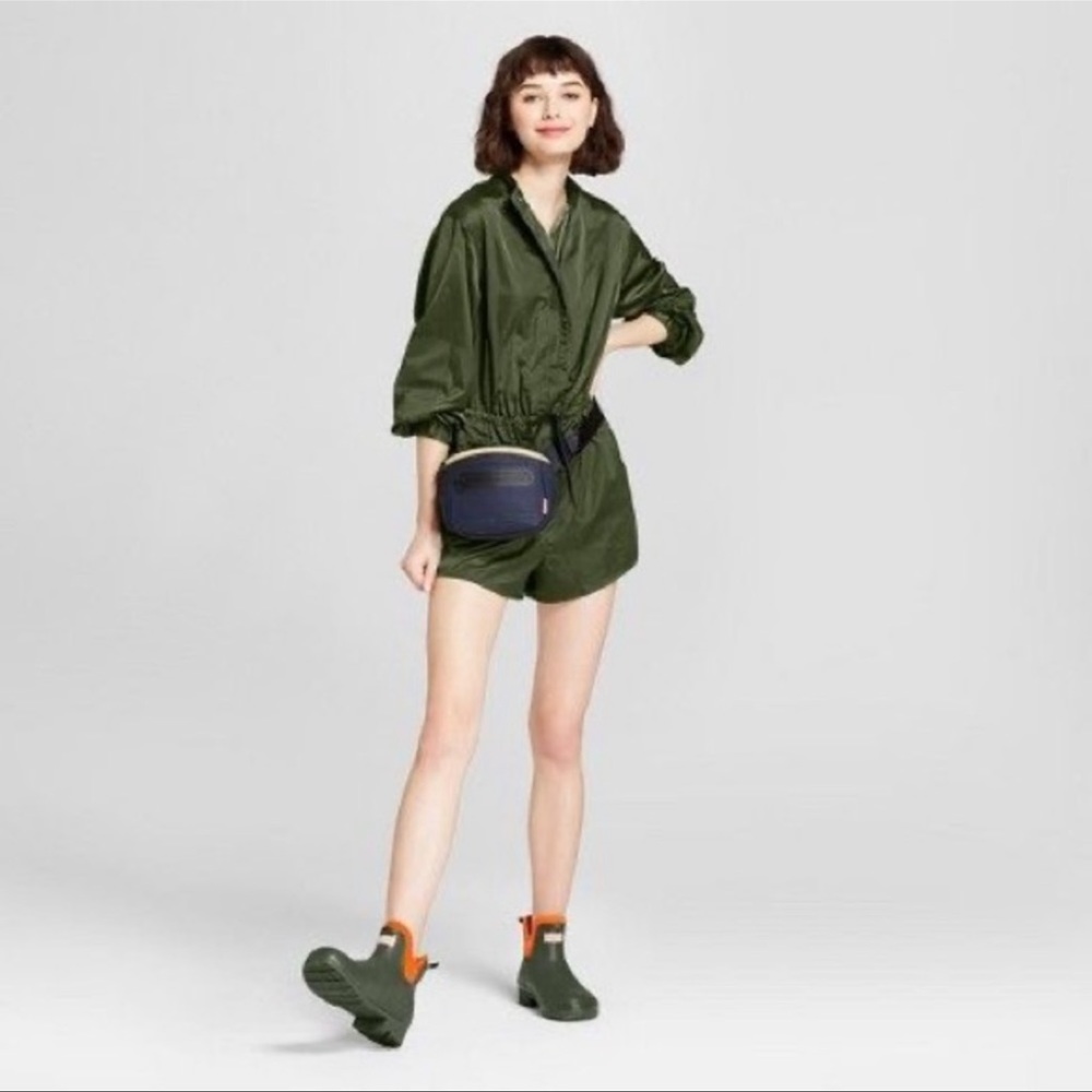 Green Romper with Drawstring Waist Hunter green
Hunter M green romper for targe